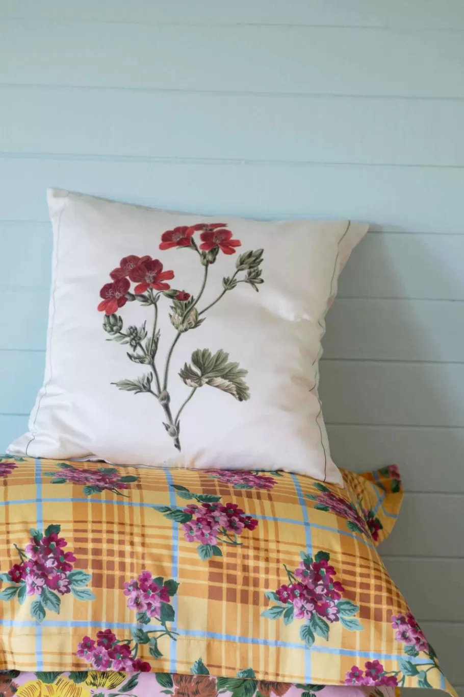 Women Lazybones Geranium Cushion Cover *Organic Cotton