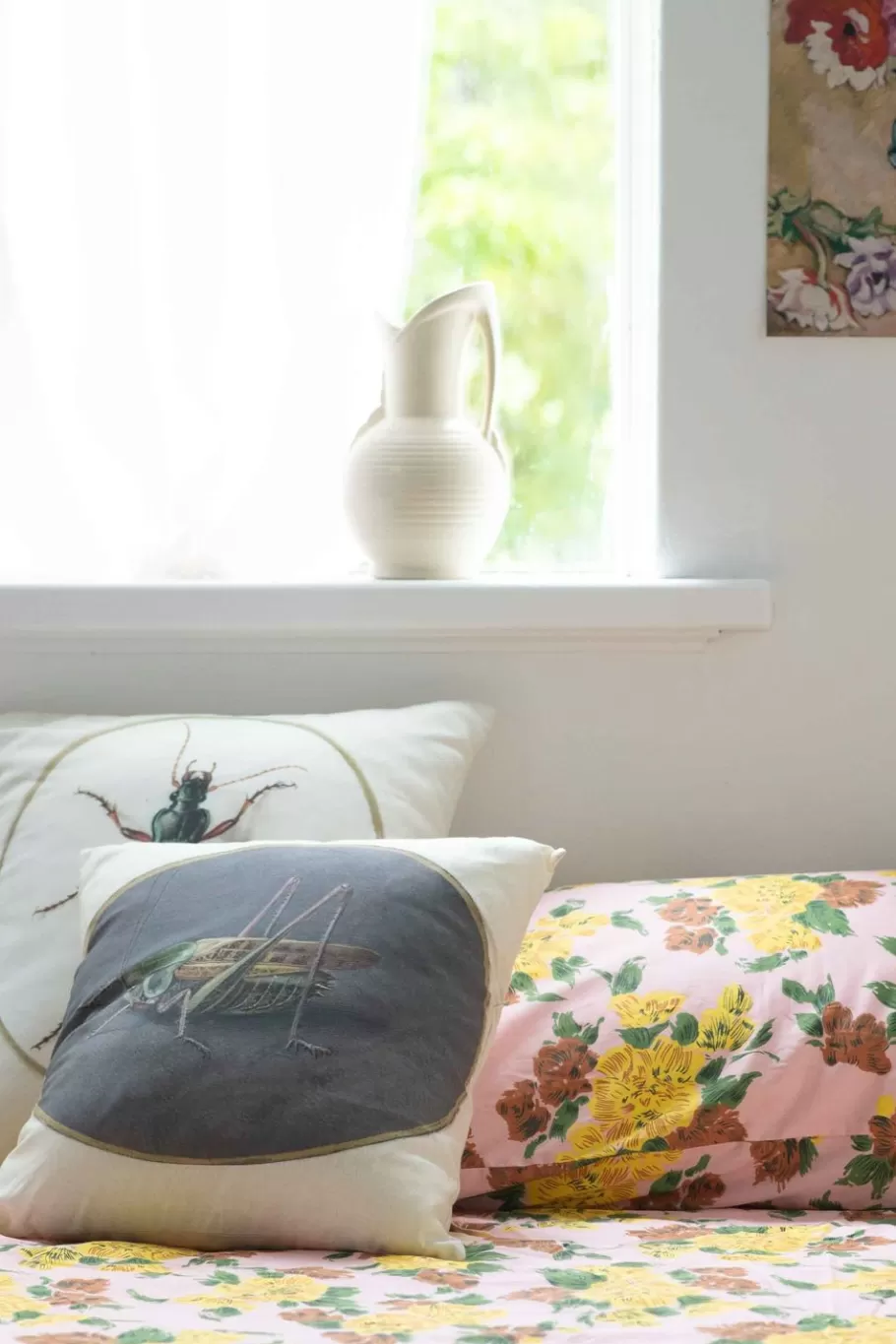 grasshopper_cushion_cover_3.webp Women Lazybones Grasshopper Cushion Cover