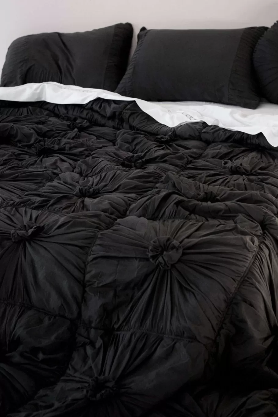 rosette_quilt_in_charcoal_organic_cotton_3.webp Women Lazybones Rosette Quilt In Charcoal *Organic Cotton