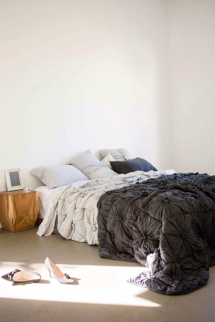 rosette_quilt_in_charcoal_organic_cotton_5.webp Women Lazybones Rosette Quilt In Charcoal *Organic Cotton